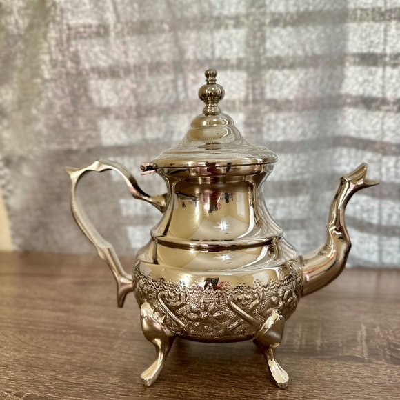 Brand New Moroccan Large Tea Pot Handmade. Silver Made In Morocco Fez. 5 cups - Picture 2 of 9